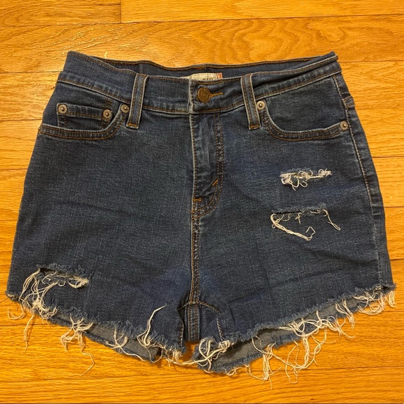 Levi’s Cut-Off Shorts - Picture 4 of 6